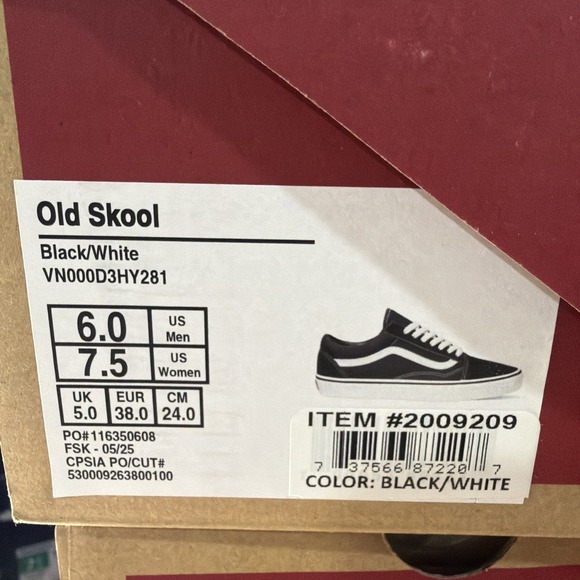 Vans  U Old Skool Shoes In Black/White | Black/White. Men 6, Women 7.5. New main image 5